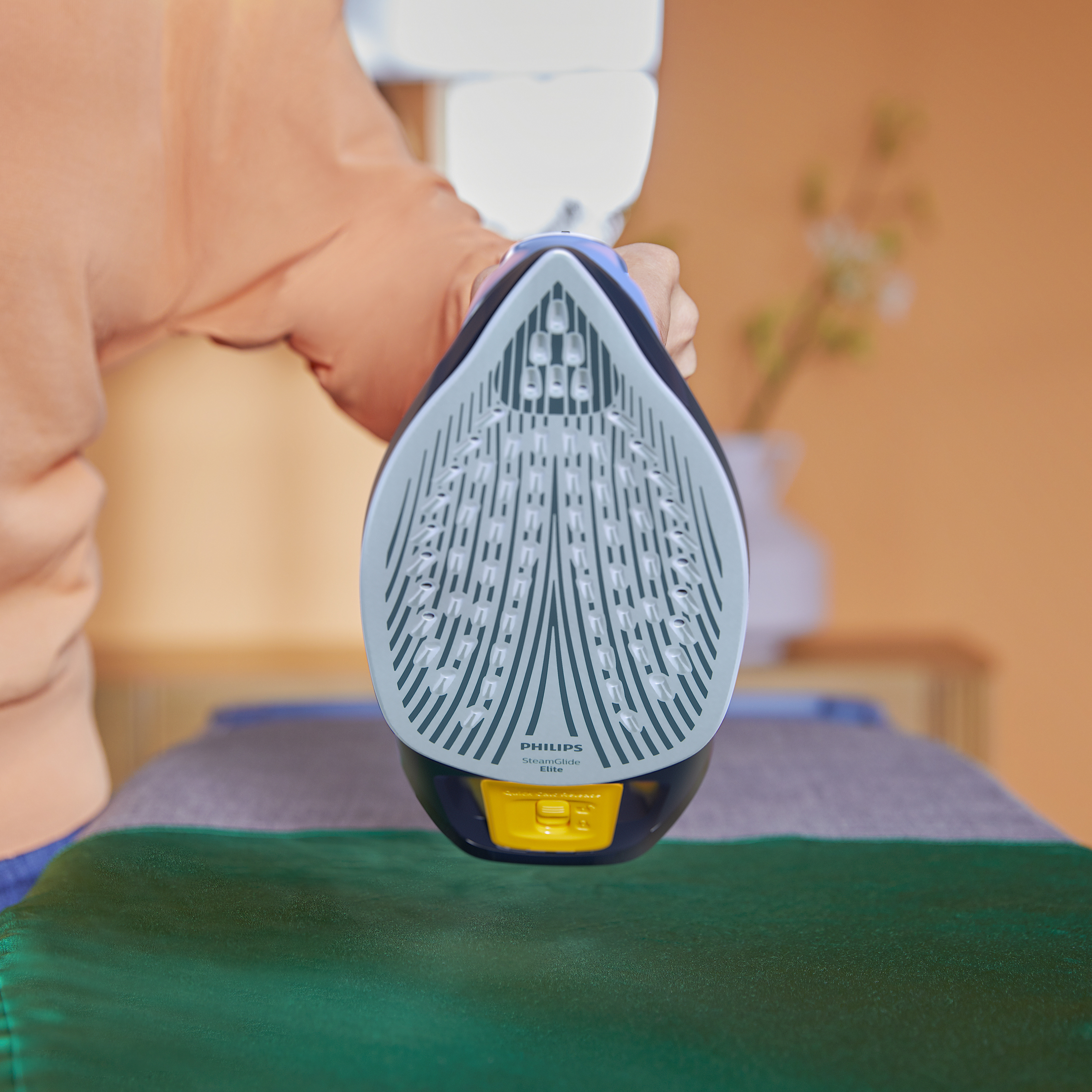 防漏系統設計，可在熨燙過程中保持衣料潔淨無瑕