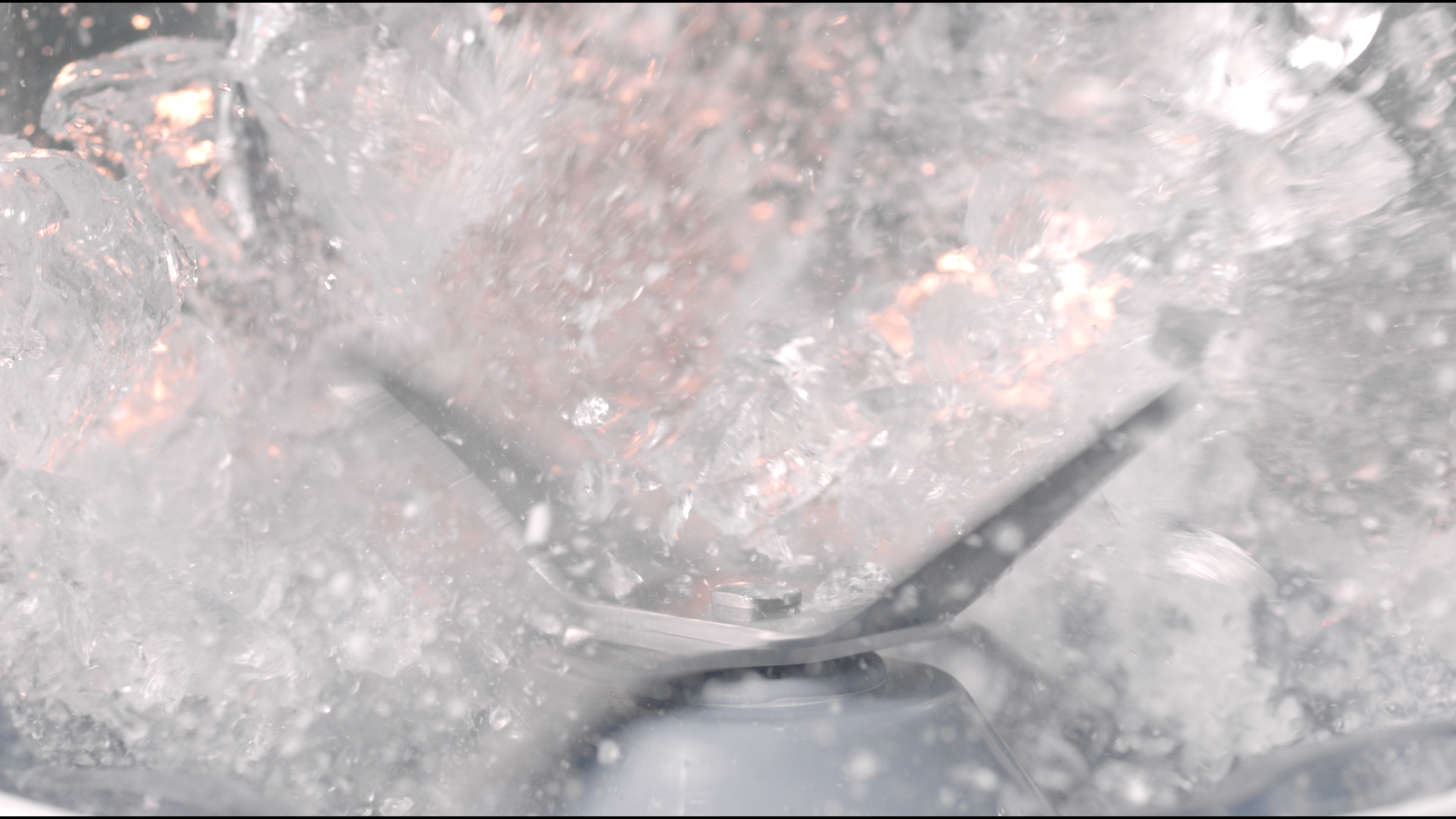 Crushes ice into fine pieces in just 45 seconds**