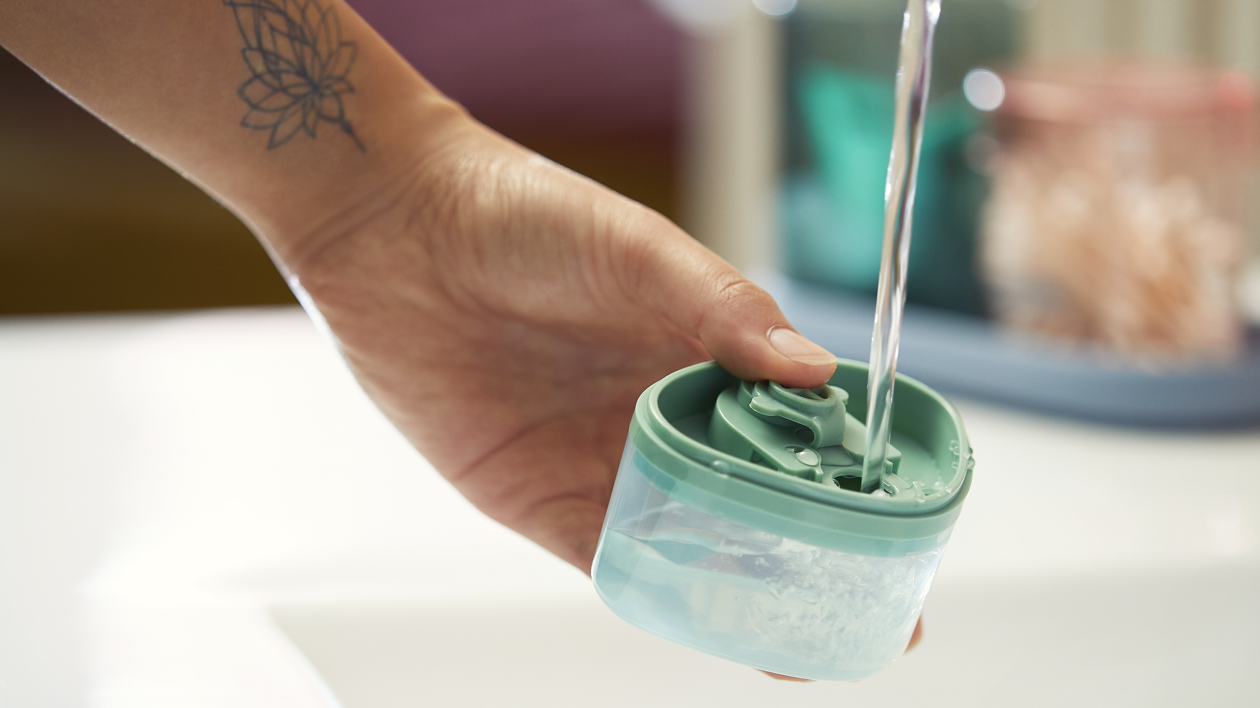 100&nbsp;ml detachable water tank up for easy refill