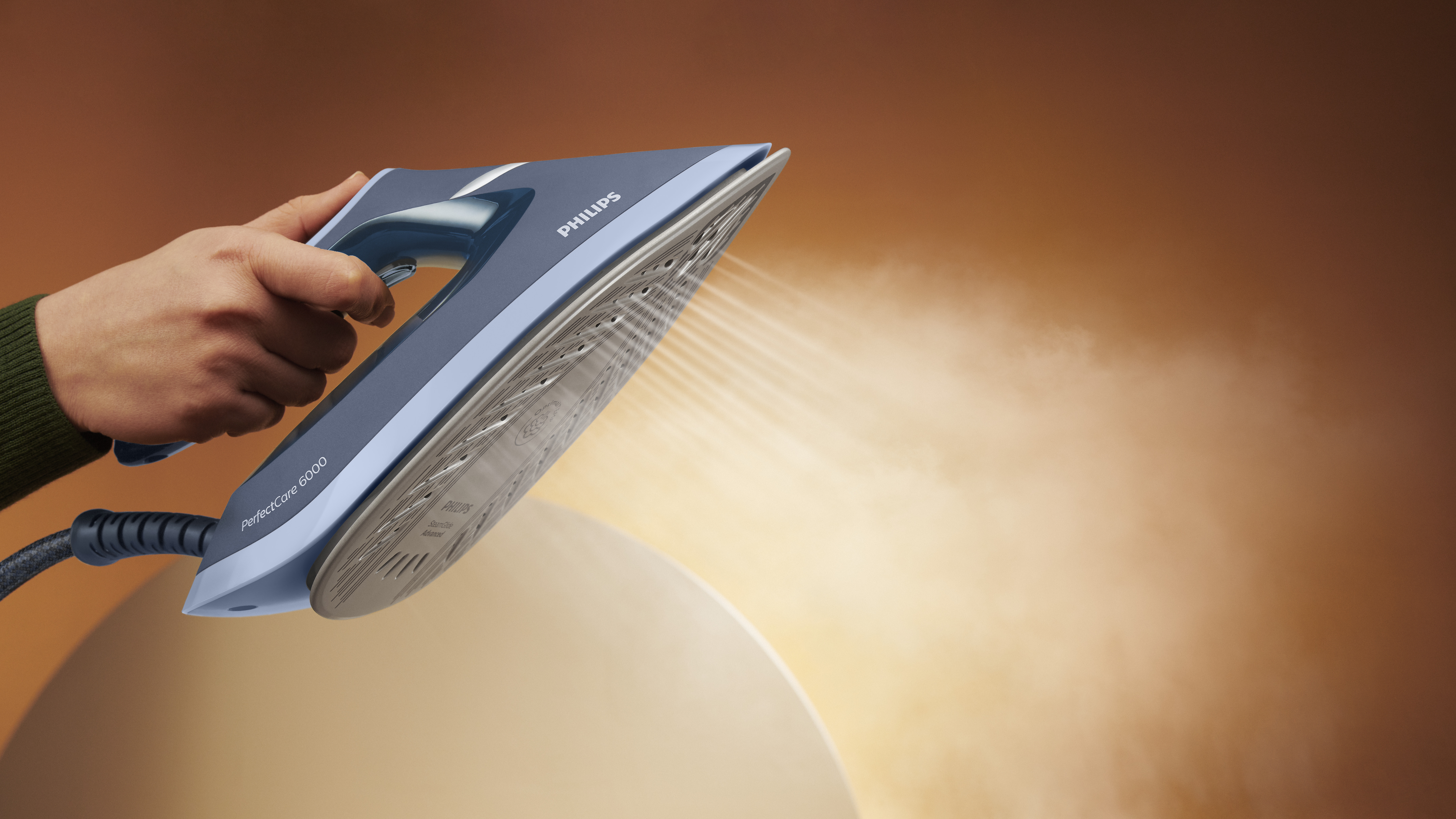 Starker Dampfsto&szlig; f&uuml;r Faltenentfernung