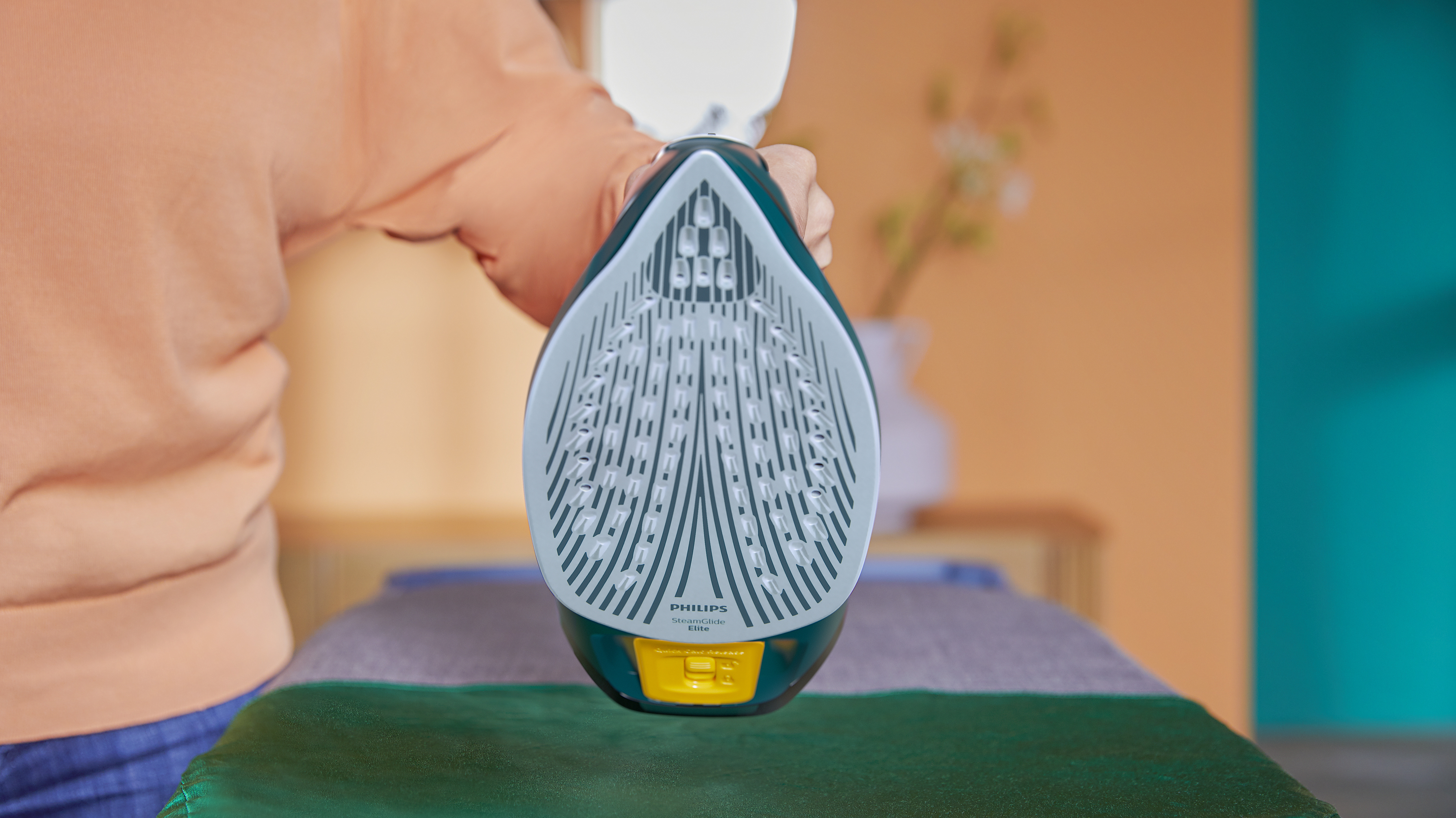 Tilgalukustuss&uuml;steem tagab, et r&otilde;ivad ei muutu triikimise ajal plekiliseks