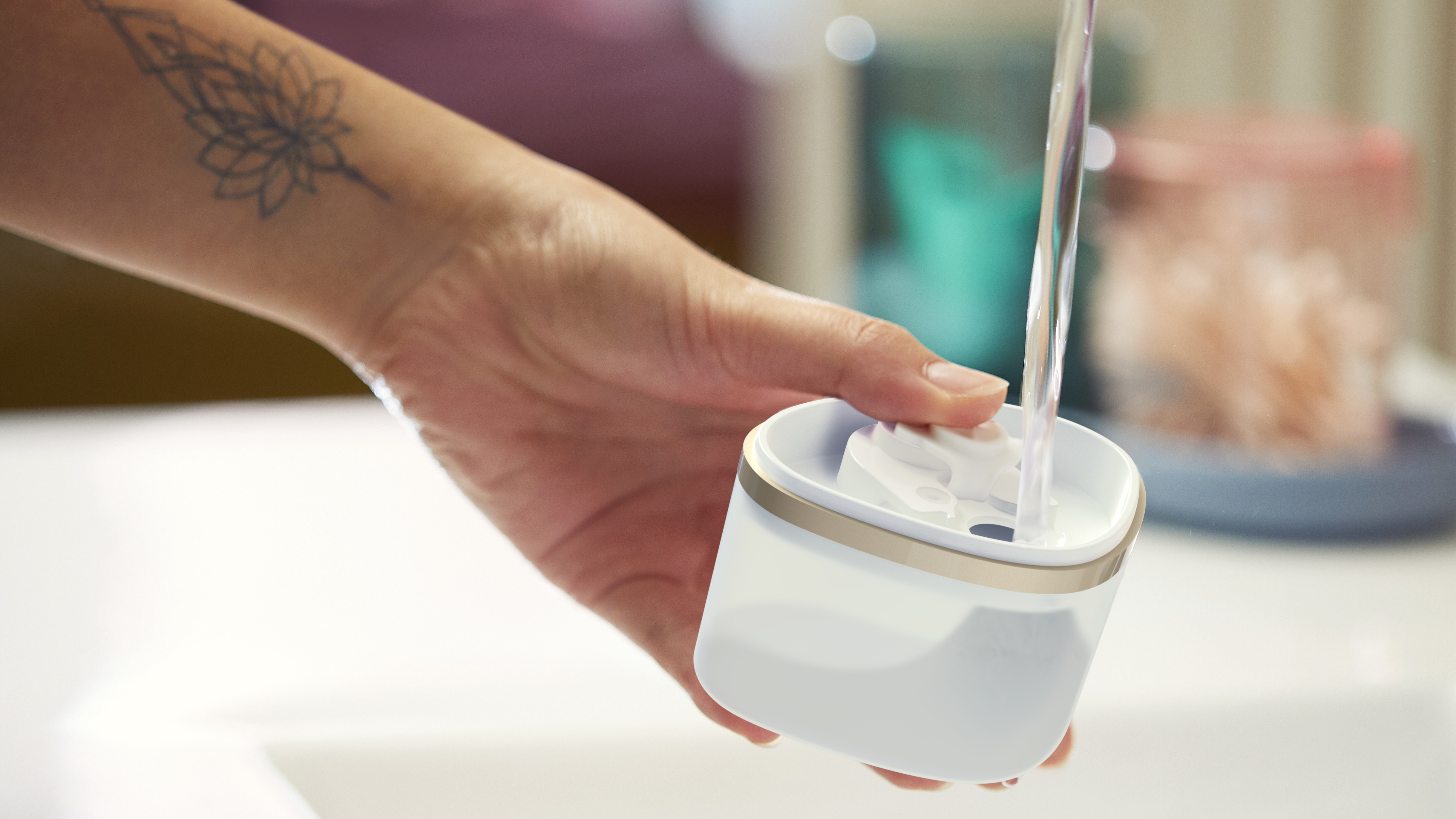 Reservat&oacute;rio de &aacute;gua destac&aacute;vel de 120&nbsp;ml para f&aacute;cil reabastecimento