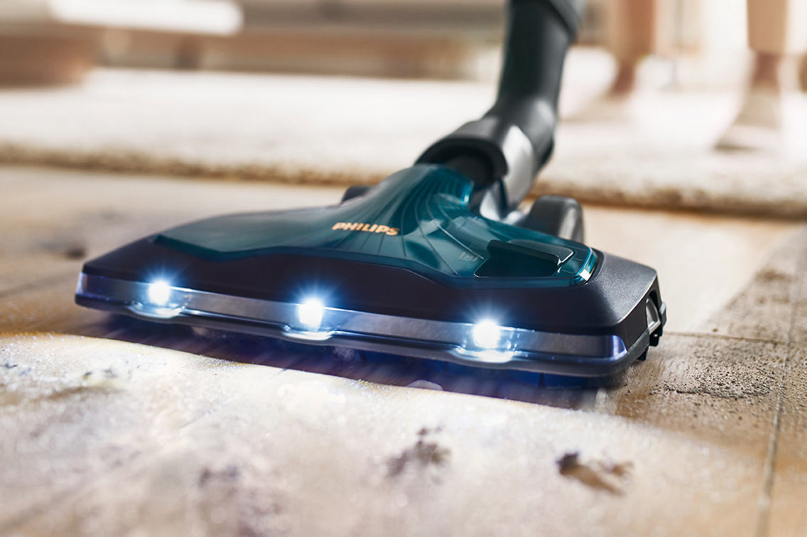 El cepillo con luz LED TriActive Ultra detecta y limpia el polvo oculto