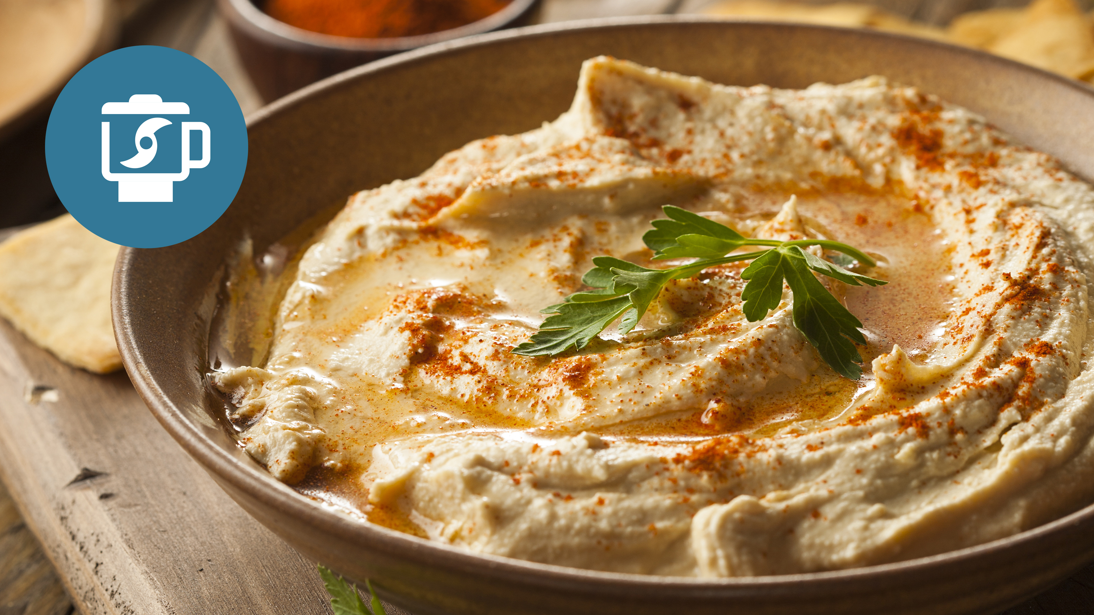 تساعد ملحقة المفرمة في فرم البصل والأعشاب والمكسرات وغير ذلك الكثير