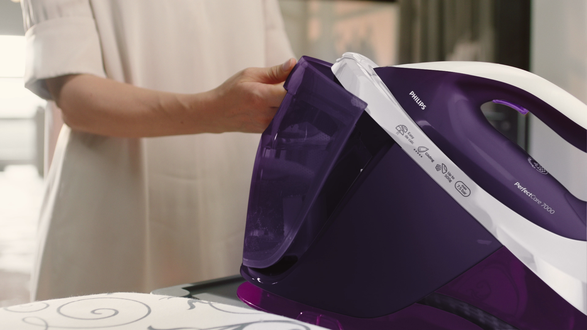 Large 1.8&nbsp;L detachable water tank for easy refilling